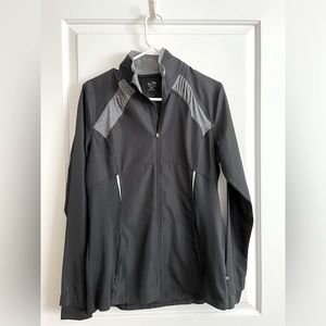 Lightweight vented running windbreaker